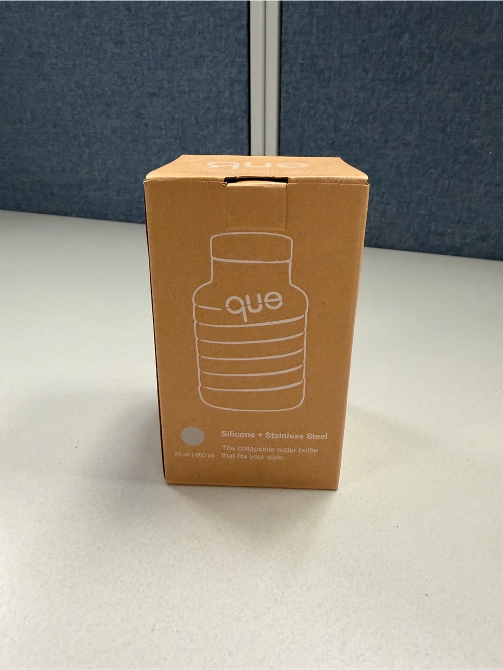 Que Travel Water Bottle Box in Tan